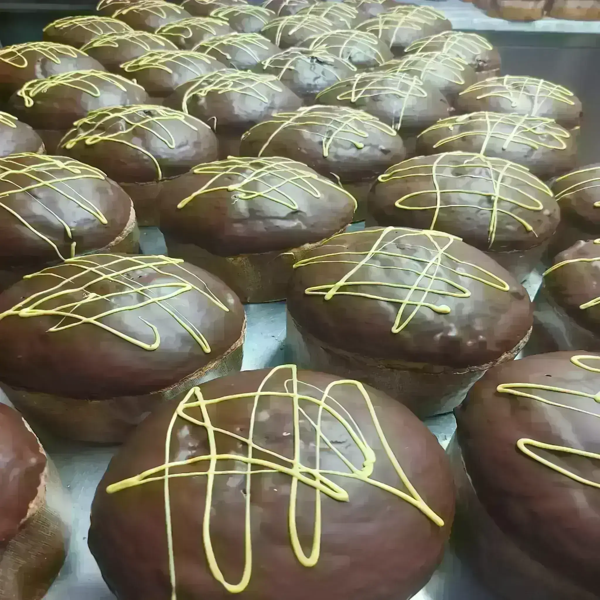 Panettone allo zafferano e cioccolato