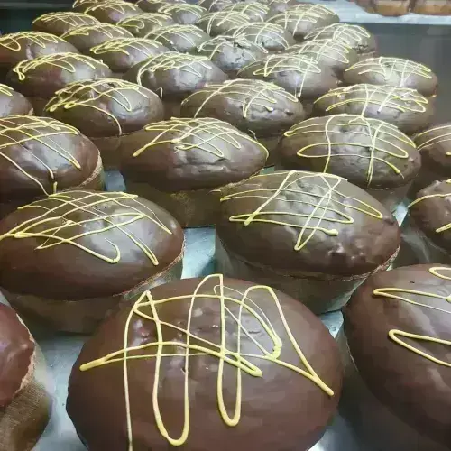 Panettone allo zafferano e cioccolato